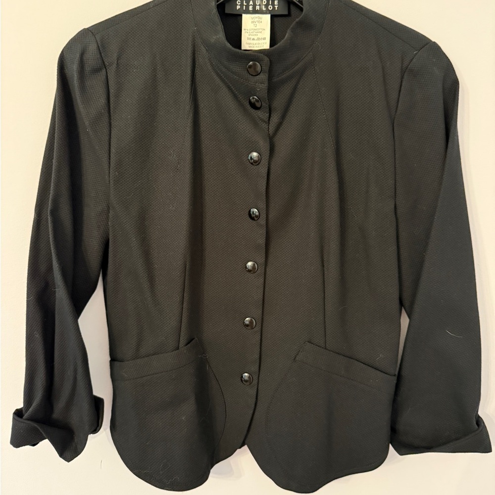Fitted, flattering  Claudie Pierlot black cropped snap jacket.